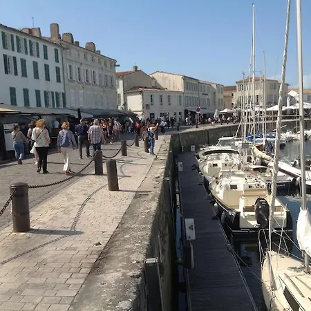 Eole, Idealement Situe Sur Le Port De St Martin De Re Saint-Martin-de-Re