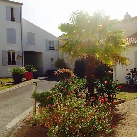 Eole, Idealement Situe Sur Le Port De St Martin De Re * Saint-Martin-de-Ré