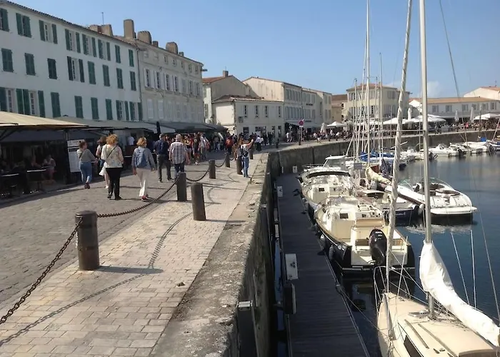 Eole, Idealement Situe Sur Le Port De St Martin De Re Saint-Martin-de-Re
