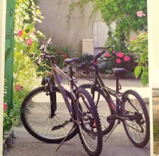 Eole, Idealement Situe Sur Le Port De St Martin De Re *